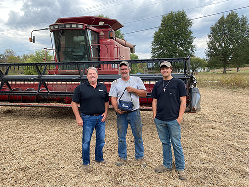 Parke Hackman, Seymour Beacon Ag Lender, visited with Greg Hoevener and his son Evin while delivering snacks right to the combine.